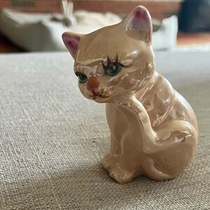 Adorable lusterware cat about 4” tall